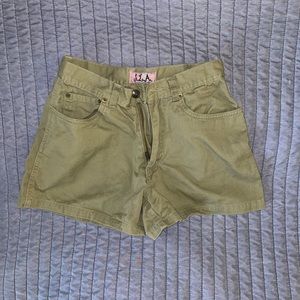 Vintage Shorts (𝕊𝔸𝕃𝔼)